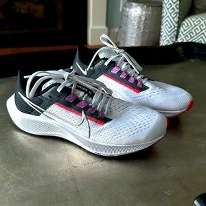 Women’s Nike Zoom Pegasus 38 sneakers in size 7.5